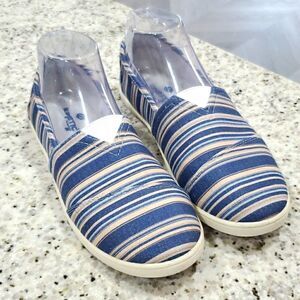 KINETIC SLIP ON CANVAS FLATS, size 8